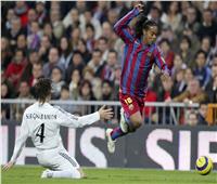 فيديو| زي النهاردة.. رونالدينيو يسجل هدفًا عالميًا في ريال مدريد