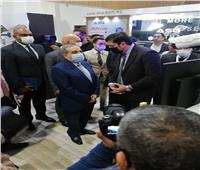 وزير الإنتاج الحربي يتفقد جناح الوزارة بمعرض "Cairo ICT 2020"