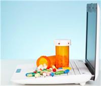 «الصيادلة»: بلاغ ضد 8 تطبيقات ومواقع إلكترونية تبيع أدوية عبر الإنترنت