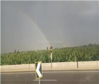 أمطار على محور 30 يونيو.. وقوس قزح يزين السماء| صور