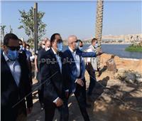 رئيس الوزراء يتفقد أعمال تطوير منطقة سور مجرى العيون