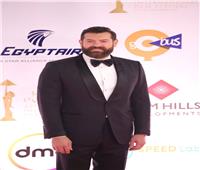 عمرو يوسف بدون كندة علوش في افتتاح «القاهرة السينمائي»