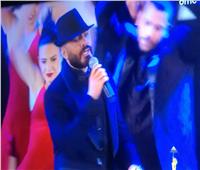 تامر حسني يٌغني بإفتتاح مهرجان القاهرة: «الدنيا زى فيلم»