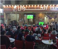 بالفيديو ... جماهير الكرة يتابعون مباراة نهائي كأس مصر علي المقاهي