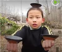 شاهد| أب صيني يدرب أطفاله الثلاثة على الفنون القتالية  