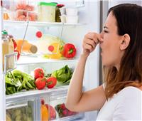 10 طرق للتخلص من رائحة الثلاجة الكريهة