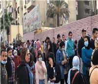 إقبال كثيف من الشباب للإدلاء بأصواتهم في الجامعة العمالية بمدينة نصر  