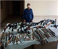 التحقيق مع «تاجر» متهم بحيازة ترسانة أسلحة بـ«منشأة ناصر»