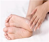 علاج سحري لخشونة وتشققات قدميك