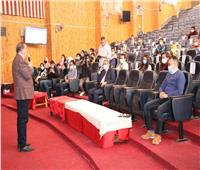رئيس جامعة سوهاج يشارك طلاب «إيناكتس» باجتماعهم التعريفي | صور