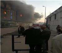 حريق هائل بمخزن بضائع في ميناء الإسكندرية.. صور 