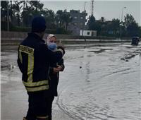 رئيس مدينة رشيد: نواصل تصريف مياه الأمطار من شوارع المدينة 