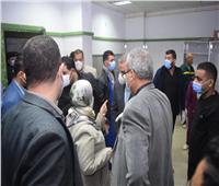 محافظ سوهاج يتفقد مصابي حادث دار السلام بالمستشفى الجامعي