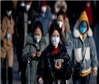 الصين تطالب مواطنيها بارتداء الكمامات بعد تطعيم كورونا