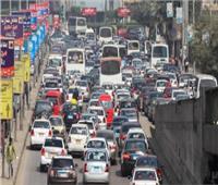 كثافات مرورية متحركة بشوارع القاهرة والجيزة وسط الخدمات
