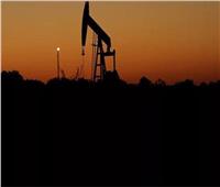 تراجع أسعار النفط العالمية بفعل زيادة مفاجئة في المخزونات الأمريكية