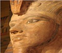 قصة صورة| وزنه 6 أطنان.. تمثال عملاق للملك «توت عنخ آمون»