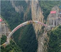بالفيديو..السلطات الصينية تفجر جسر عبور سيارات