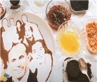 فيديو| داليا حسني.. فتاة تحترف رسم المشاهير «بالأكل»