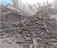 انهيار منزل من الطوب اللبن في بني سويف.. صور