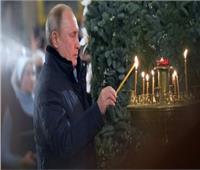 بوتين يفاجئ المواطنين بزيارة أحد الكنائس في عيد الميلاد 