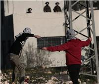 جنود الاحتلال يطلقون قنابل الغاز على الفلسطينيين خلال الاحتفال بـ«يوم الشهيد»