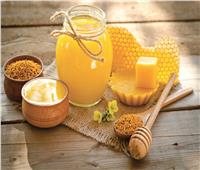يعالج الحكة ويرطب البشرة ..«فوائد شمع العسل» 