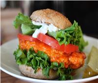 «جددي في مطبخك».. أسهل طريقة لعمل «ساندوتش بافلو الدجاج»  