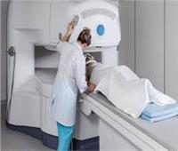 طبيب: الأشعة المقطعية أكثر دقة من المسحة لتحديد الإصابة بـ«كورونا».. فيديو