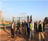 محافظ قنا يتفقد إنشاءات محطة وسيطة لتجميع المخلفات في أبو تشت