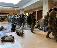 الولايات المتحدة.. عناصر الحرس الوطني ينامون في أروقة مبنى الكونجرس