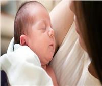 «الصحة» تكشف حقيقة انتقال فيروس كورونا من الأم للطفل أثناء الرضاعة