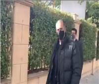لحظة وصول جمال مبارك وأحمد عز لجنازة «صفوت الشريف» | فيديو 
