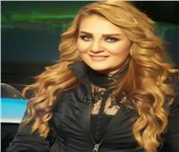 رانيا محمود ياسين تنشر فيديو لماكيرة عراقية ترسم ملامح والدها 
