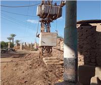 استبدال أسلاك الجهد المتوسط بكابلات أرضية بقرية العزايزة في أسيوط
