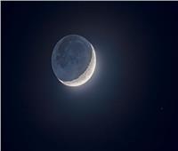 توهج «القمر الشبحي».. ظاهرة نادرة لا تفوتك