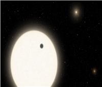 اكتشاف كوكب غريب بـ 3 شموس.. ينقضي فيه العام خلال 5 أيام فقط