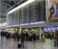 إخلاء بعض مرافق مطار فرانكفورت بألمانيا بعد الاشتباه بحقيبة