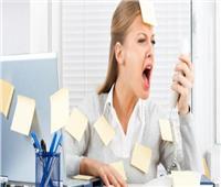 6 طرق لتهدئة الأعصاب وتخفيف التوتر أثناء العمل 