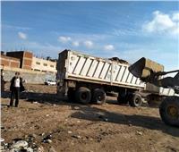 رئيس قويسنا يتابع أعمال وحدة رفع تجمعات القمامة من محطة المناولة |صور