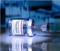 مسئول بريطاني يحذر من احتمالية انتقال فيروس كورونا بعد تلقي اللقاح