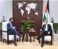 رئيس الوزراء الفلسطيني يبحث مع ممثل الاتحاد الأوروبي سبل دعم الانتخابات