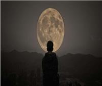 وداعًا للاكتئاب.. النظر للقمر يغير «مود» الإنسان