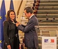 هند صبري: فخورة بحصولي على وسام الفنون والآداب الفرنسي