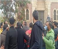 بودي جاردات أحمد السقا يعتدون على الصحفيين والمراسلين في جنازة محمد الصغير| صور