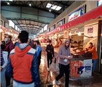 إقبال كبير على سوق السمك ببورسعيد