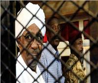 محكمة سودانية ترفض طلب وقف محاكمة البشير بسبب «كورونا»