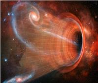 علماء يحددون شروط السفر عبر الثقب الأسود