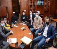«عتمان» : حريصون على راحة الطلاب .. وحوافز وتسهيلات للمساهمة فى مشروع «محو الأمية»