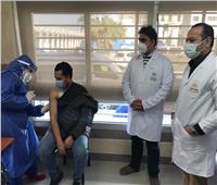 تطعيم الفرق الطبية بمستشفى بدر الجامعي فى مواجهة كورونا